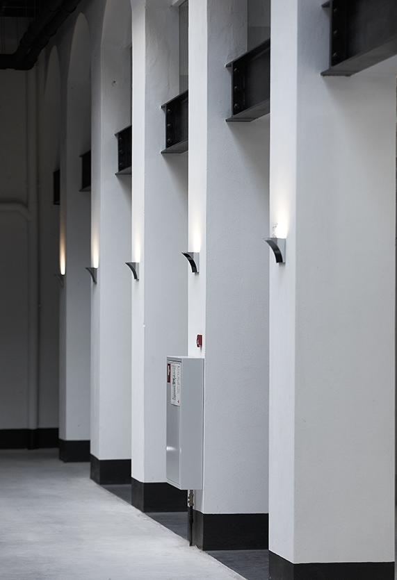 FLOS POCHETTE UP/DOWN グレー FLOS（フロス）Pochette Up/Down Led 上下配光 グレー W197mm