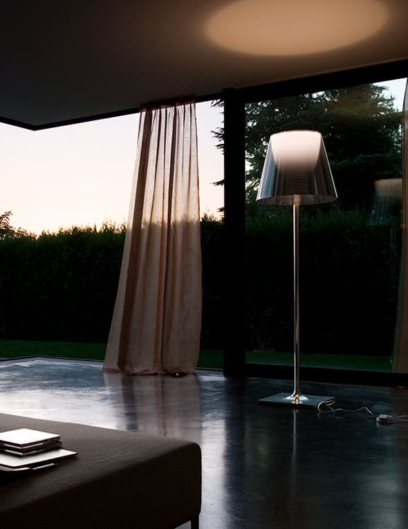 F6255007: Discover the Flos table lamp model Miss K Soft